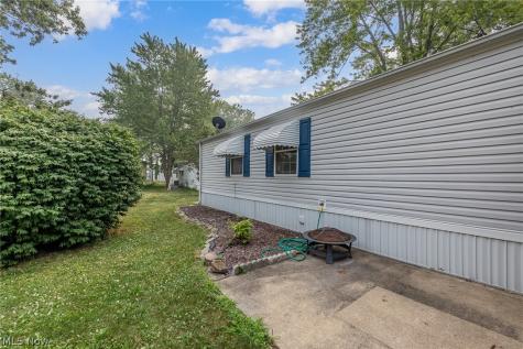 15 Elgin Oval Olmsted Twp OH 44138