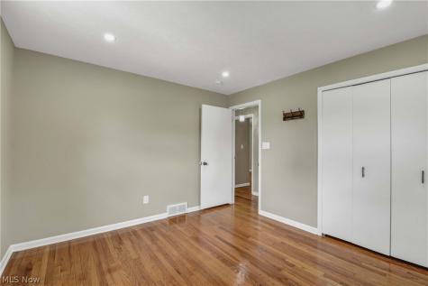 24420 S Oxford Oval North Olmsted OH 44070