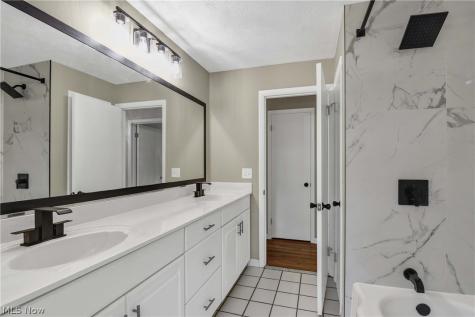24420 S Oxford Oval North Olmsted OH 44070