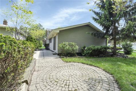 24420 S Oxford Oval North Olmsted OH 44070