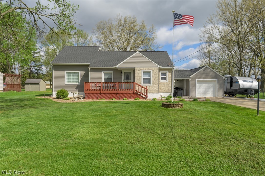 140 Edward Street NW Champion OH 44483