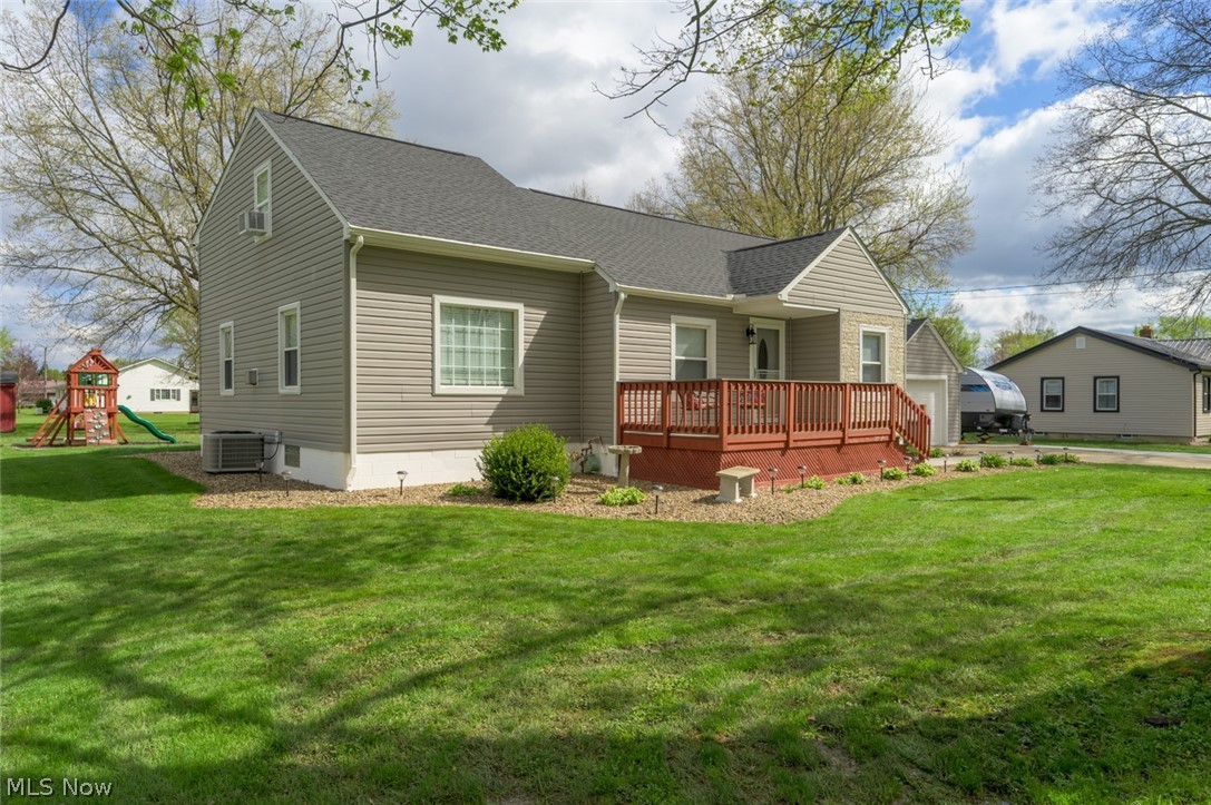 140 Edward Street NW Champion OH 44483