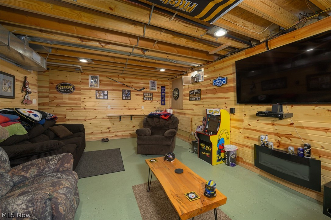140 Edward Street NW Champion OH 44483