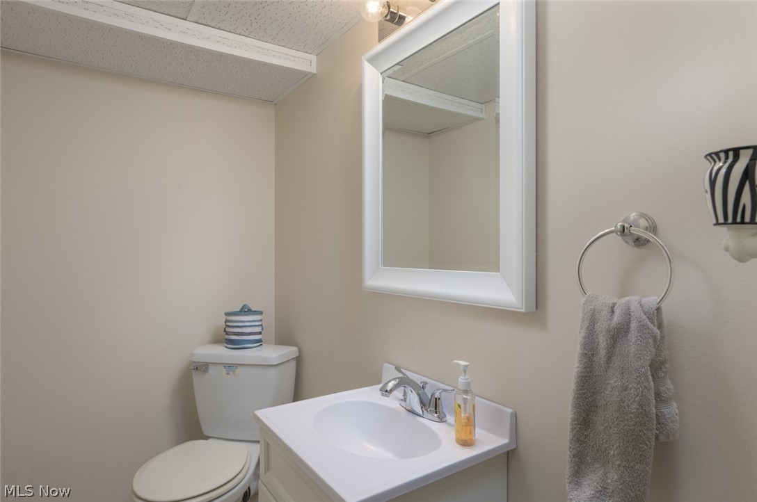 140 Edward Street NW Champion OH 44483