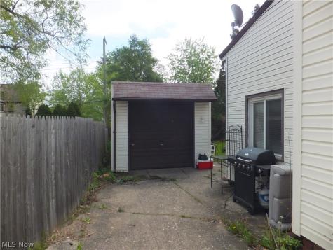 4397 W 60th Street Cleveland OH 44144