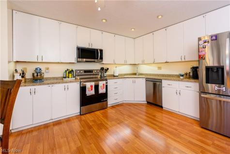 10483 Shale Brook Way Strongsville OH 44149