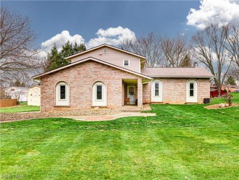 3881 Mahogany Street NW Uniontown OH 44685