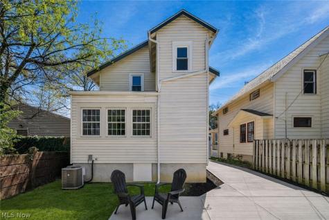17414 Cannon Avenue Lakewood OH 44107