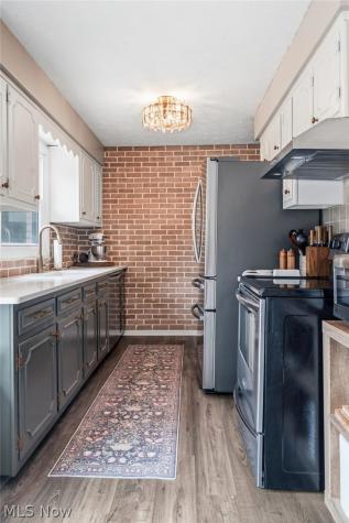 2470 Easton Street NE Canton OH 44721