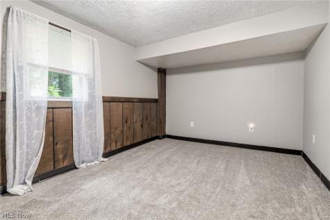 2470 Easton Street NE Canton OH 44721