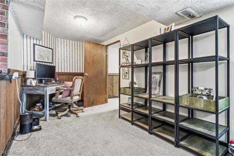 2470 Easton Street NE Canton OH 44721