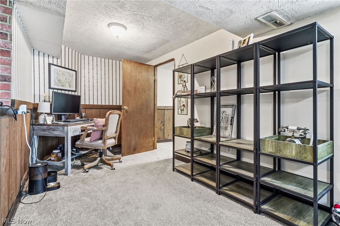 2470 Easton Street NE Canton OH 44721