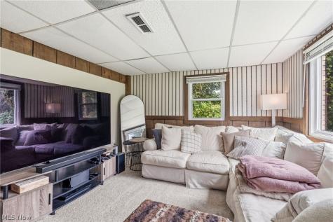2470 Easton Street NE Canton OH 44721