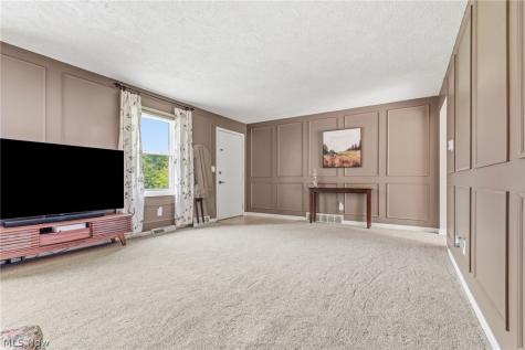 2470 Easton Street NE Canton OH 44721