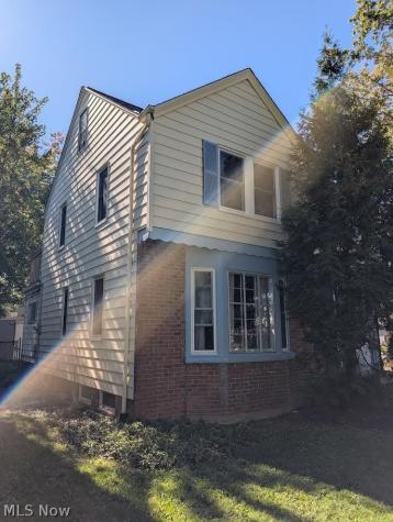 3742 Silsby Road University Heights OH 44118
