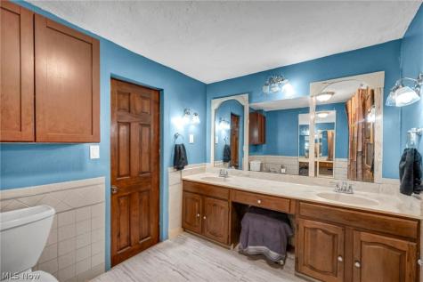 1980 Wadsworth Road Norton OH 44203