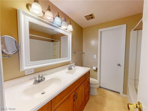 4792 Geraldine Road Richmond Heights OH 44143