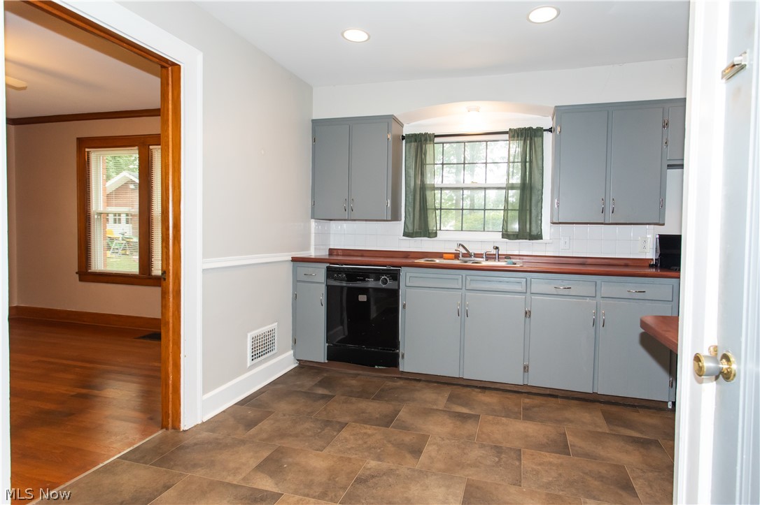 655 E Liberty Street Hubbard OH 44425