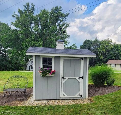 5705 Shadow Ridge Circle NW North Canton OH 44720