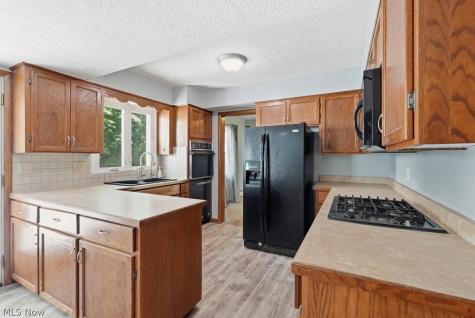 136 Pinehurst Road Munroe Falls OH 44262