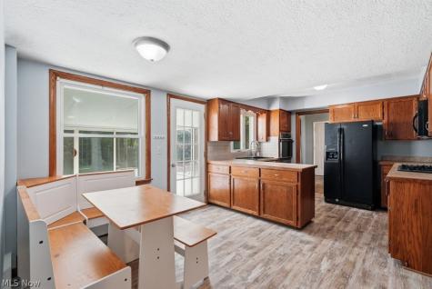 136 Pinehurst Road Munroe Falls OH 44262
