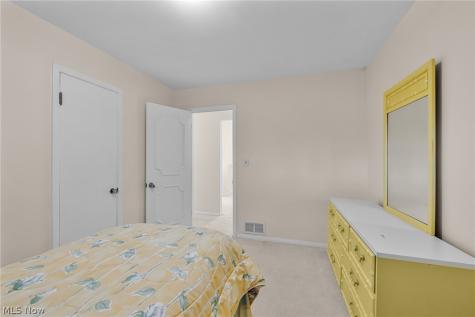 2812 E Wallings Road Broadview Heights OH 44147