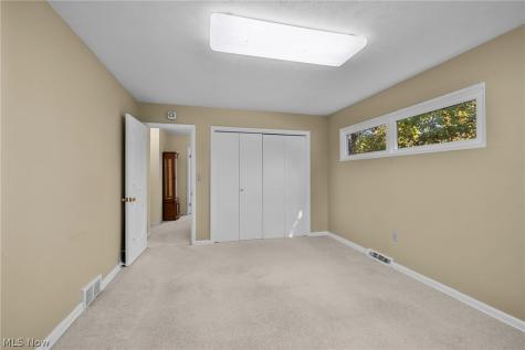 2812 E Wallings Road Broadview Heights OH 44147