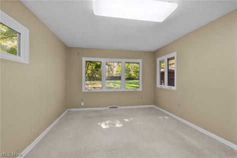 2812 E Wallings Road Broadview Heights OH 44147
