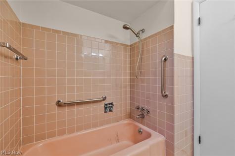 2812 E Wallings Road Broadview Heights OH 44147