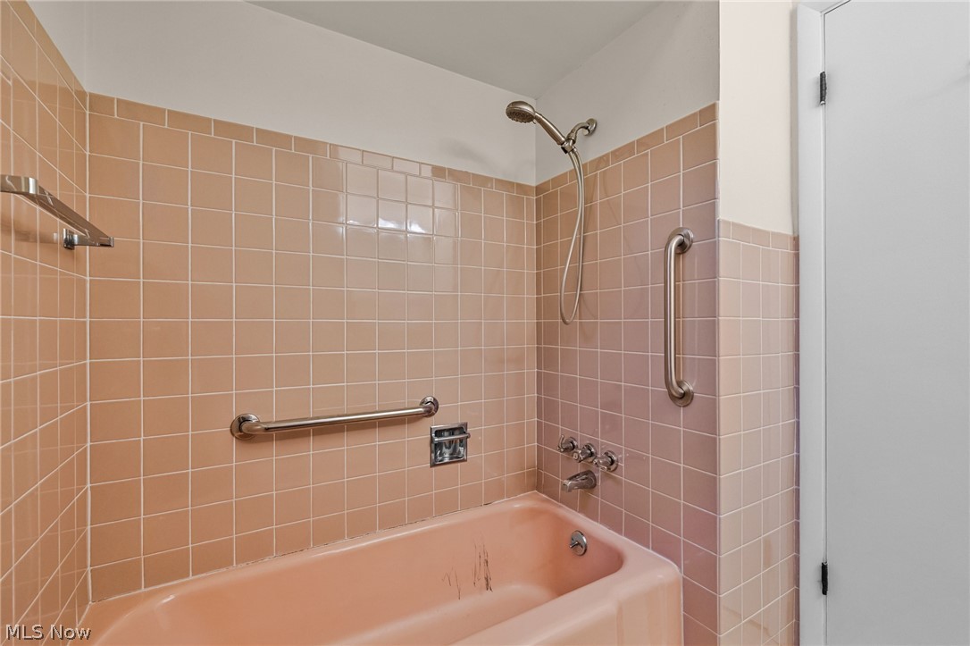 2812 E Wallings Road Broadview Heights OH 44147