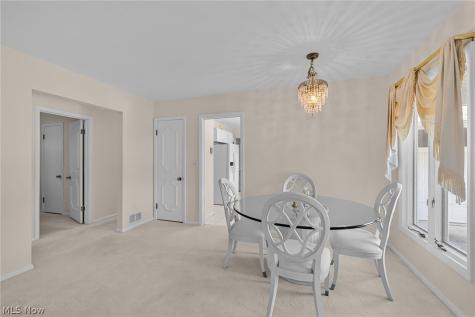 2812 E Wallings Road Broadview Heights OH 44147