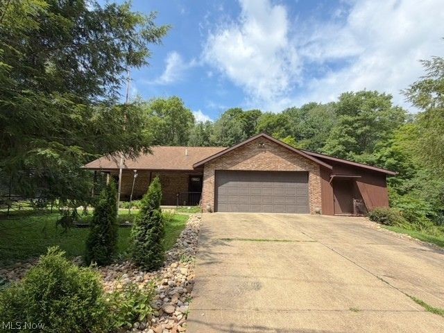 10570 Welton Road NE Bolivar OH 44612