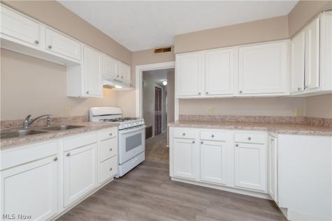 249 W Harris Avenue Ravenna OH 44266