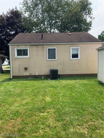 1017 Wellman Street Louisville OH 44641
