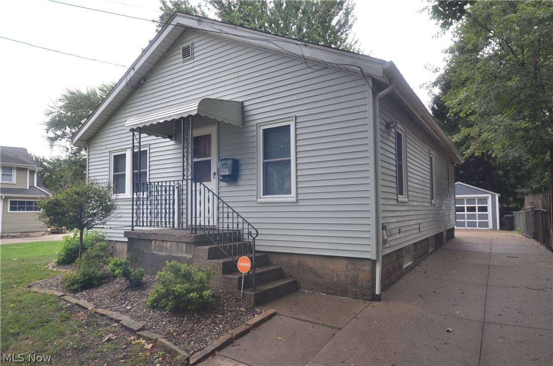 1742 Shaw Avenue Akron OH 44305