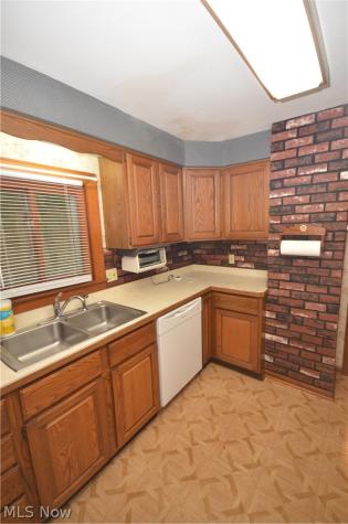 1742 Shaw Avenue Akron OH 44305