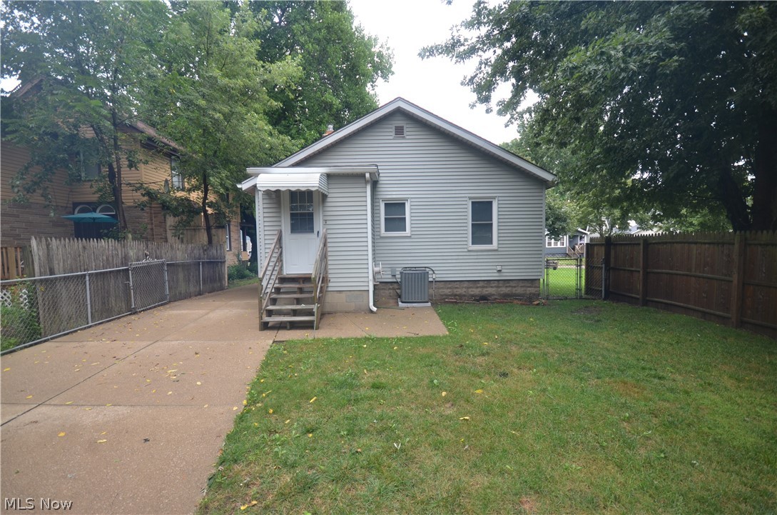1742 Shaw Avenue Akron OH 44305