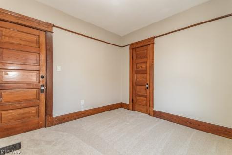 1697 W 69th Street Cleveland OH 44102