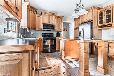 5808 Shallow Creek Avenue Louisville OH 44641