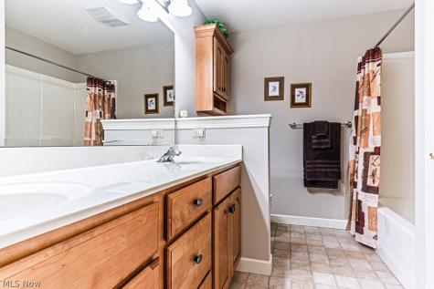 5808 Shallow Creek Avenue Louisville OH 44641