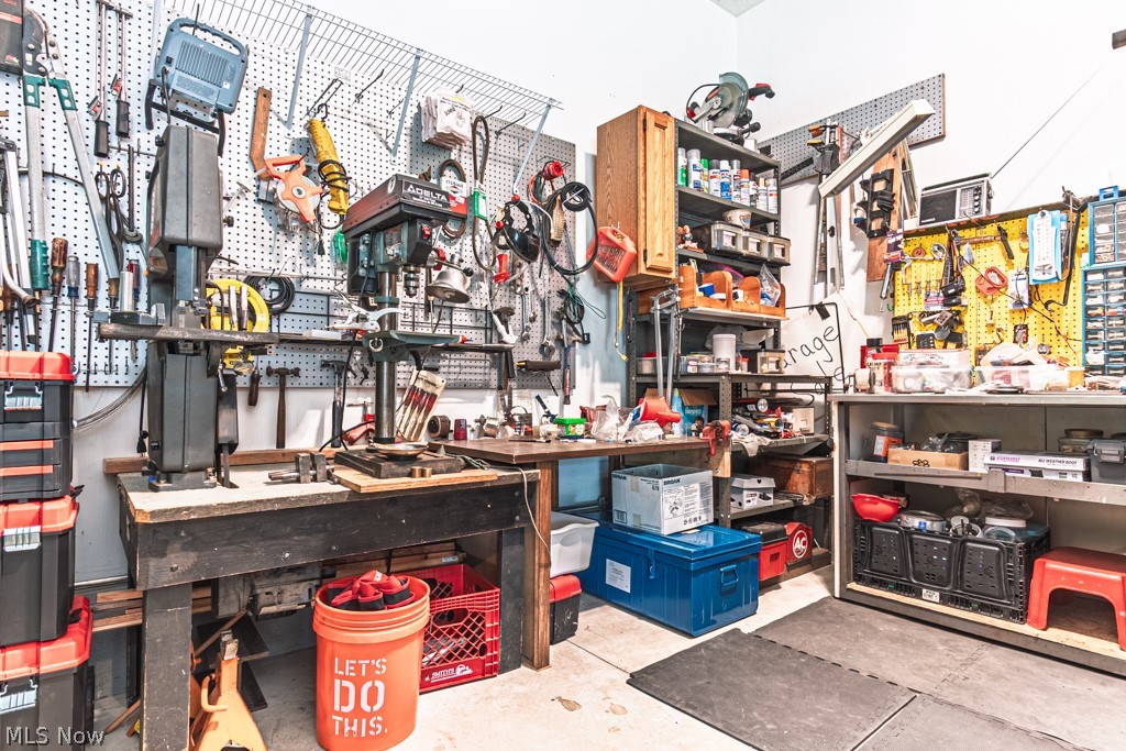 5808 Shallow Creek Avenue Louisville OH 44641
