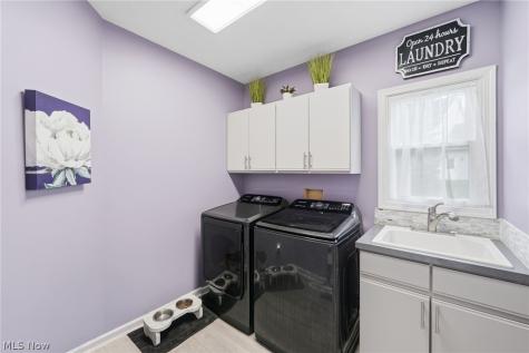 1576 Kings Arms Circle NW Uniontown OH 44685