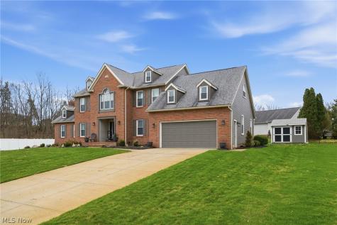 1576 Kings Arms Circle NW Uniontown OH 44685