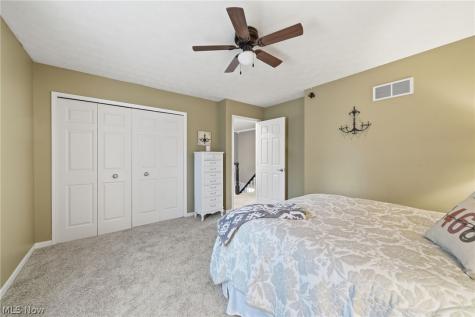 1576 Kings Arms Circle NW Uniontown OH 44685