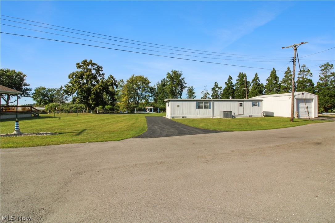 2825 W Risingsun Road Port Clinton OH 43452