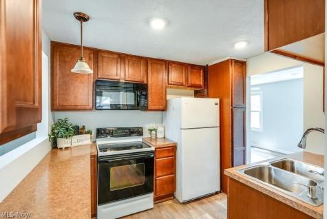 2284 Markey Street Akron OH 44319