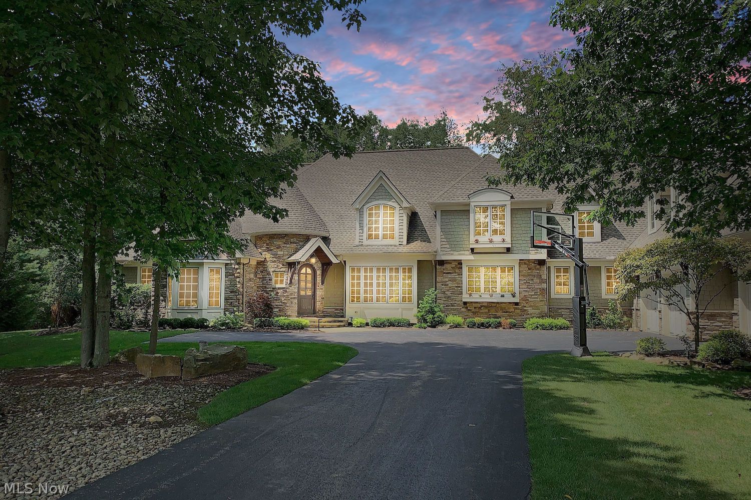 8159 Devon Court Chagrin Falls OH 44023