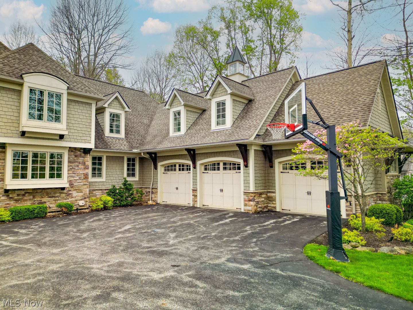 8159 Devon Court Chagrin Falls OH 44023