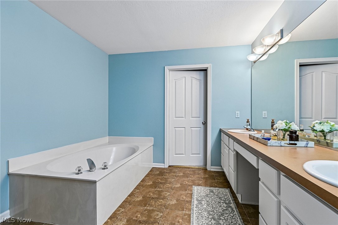 36099 Billingsley Row Avon OH 44011