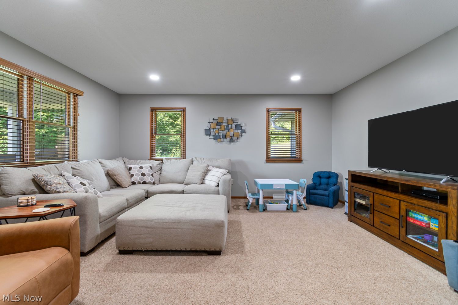 1696 N Hill Road NW Dover OH 44622